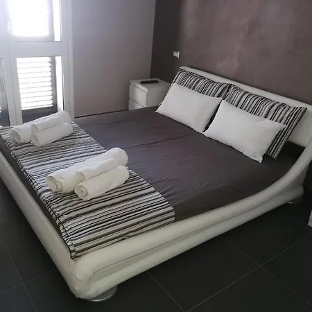 Maison Ane Marie אבולה